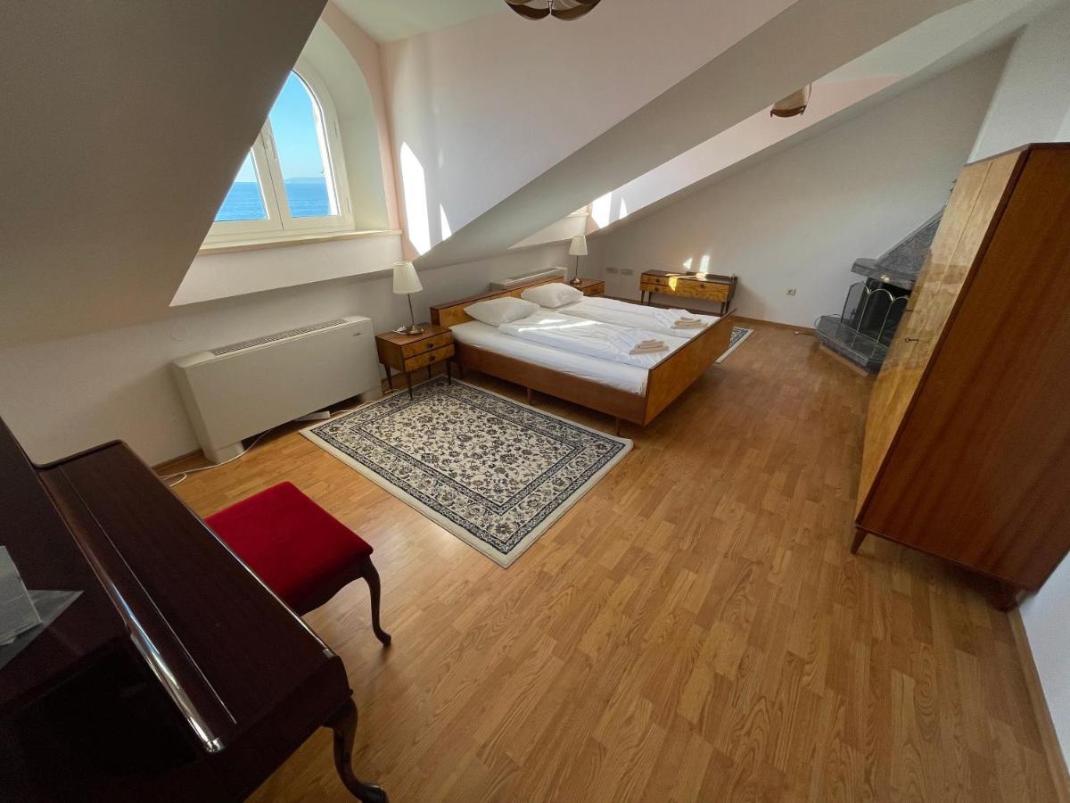 Luxury Seaside Villa With A Classic Mediterranean Olive Garden, A Fully Equipped Professional Kitchen, Pool, Sauna, Padle Boards And Canoe - Miolin Beach House Trogir Exterior foto