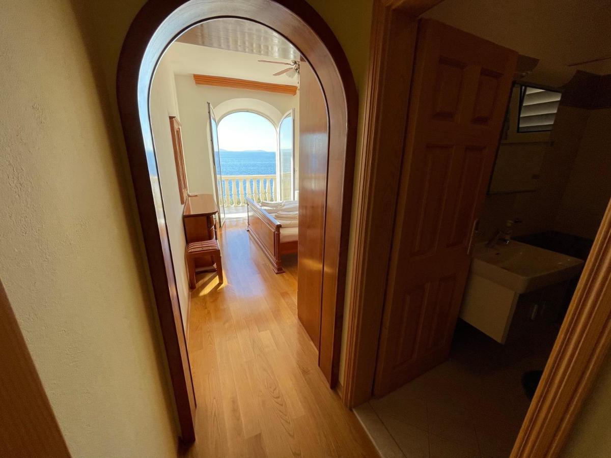 Luxury Seaside Villa With A Classic Mediterranean Olive Garden, A Fully Equipped Professional Kitchen, Pool, Sauna, Padle Boards And Canoe - Miolin Beach House Trogir Exterior foto