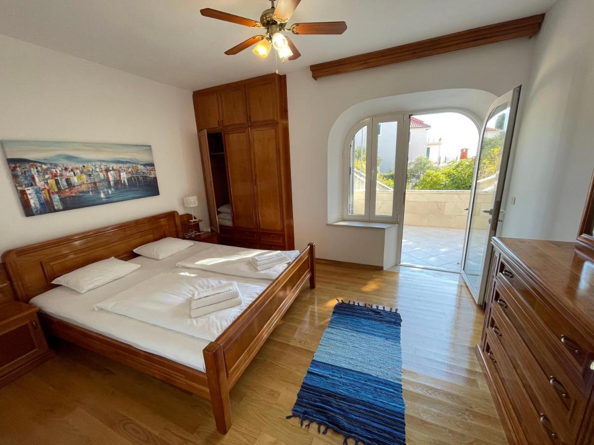 Luxury Seaside Villa With A Classic Mediterranean Olive Garden, A Fully Equipped Professional Kitchen, Pool, Sauna, Padle Boards And Canoe - Miolin Beach House Trogir Exterior foto