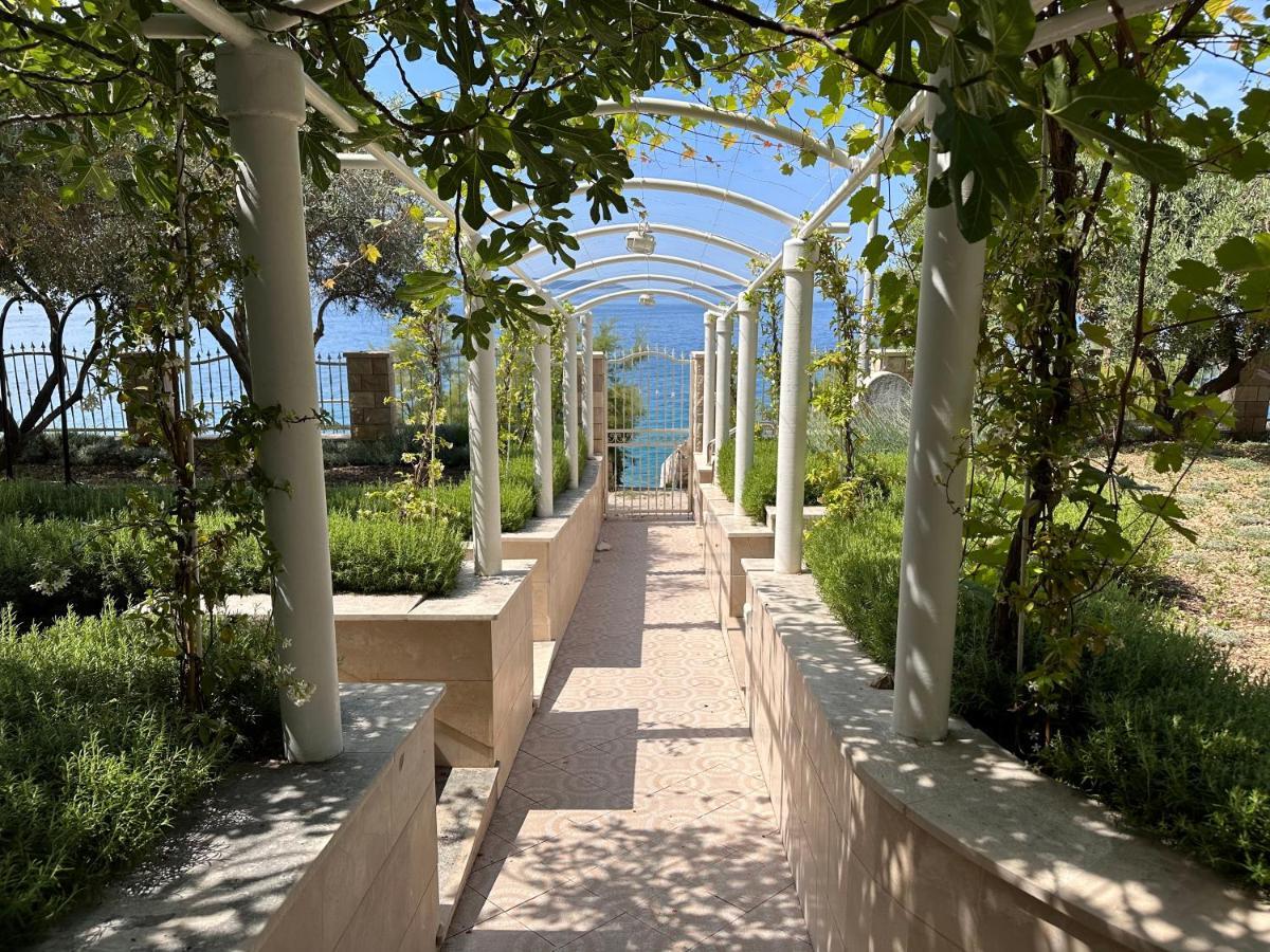 Luxury Seaside Villa With A Classic Mediterranean Olive Garden, A Fully Equipped Professional Kitchen, Pool, Sauna, Padle Boards And Canoe - Miolin Beach House Trogir Exterior foto