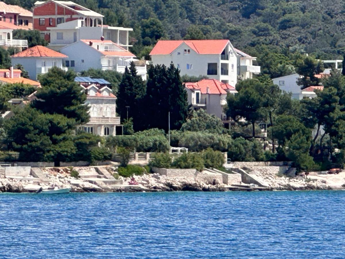 Luxury Seaside Villa With A Classic Mediterranean Olive Garden, A Fully Equipped Professional Kitchen, Pool, Sauna, Padle Boards And Canoe - Miolin Beach House Trogir Exterior foto