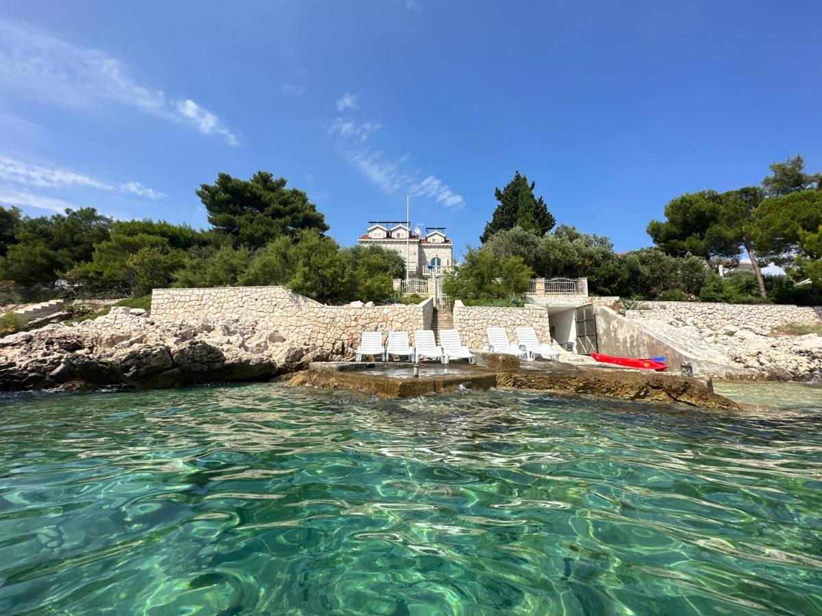 Luxury Seaside Villa With A Classic Mediterranean Olive Garden, A Fully Equipped Professional Kitchen, Pool, Sauna, Padle Boards And Canoe - Miolin Beach House Trogir Exterior foto